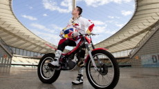 Dziesięciokrotny motocyklowy mistrz RPA oraz wirtuoz motocykla trialowego Brian Capper przejechał na […]