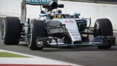 Lewis Hamilton z zespołu Mercedesa bez najmniejszych komplikacji wygrał zdecydowanie wyścig Formuły […]