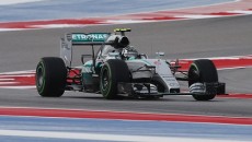 Lewis Hamilton (Mercedes) wygrywając wyścig Formuły 1 o Grand Prix Stanów Zjednoczonych […]
