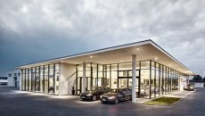 Szklana architektura salonu samochodowego BMW ZK Motors w Kielcach połączyła ze sobą […]