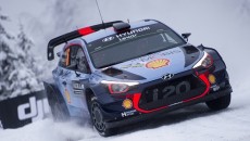 Thierry Neuville i Nicolas Gilsoul (Hyundai i20 WRC) prowadzą w Rally Sweden, […]