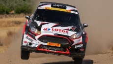 Nasser Al-Attiyah i Matthieu Baumel w Fordzie Fiesta R5 prowadza po pierwszym […]