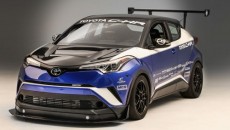 Toyota zaprezentowała na targach SEMA 2017 wyścigowego crossovera Toyota C-HR R-Tuned oraz […]