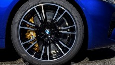 Prezentując nowe BMW M5 monachijski producent samochodów postawił na połączenie eleganckiej, biznesowej […]