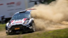 Sébastien Ogier i Julien Ingrassia (Ford Fiesta RS WRC) prowadzą po pierwszym […]