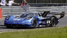 We wrześniu Volkswagen ID.R – sportowe auto o napędzie elektrycznym – podejmie […]