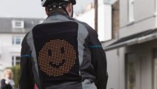 Ford zaprezentował prototypową kurtkę Emoji, zaprojektowaną z myślą o poprawieniu relacji pomiędzy […]