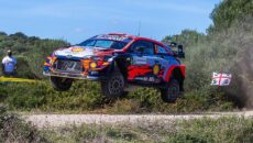 Dani Sordo i Carlos Del Barrio (Hyundai i20 Coupe WRC) prowadzą pierwszym […]