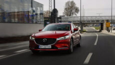 Mazda6 z silnikiem benzynowym 2.0 Skyactiv-G i automatyczną skrzynią biegów jest liderem […]