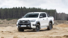 Toyota Hilux kończy 55 lat. Jeden z najpopularniejszych pick-upów na świecie sprzedał […]